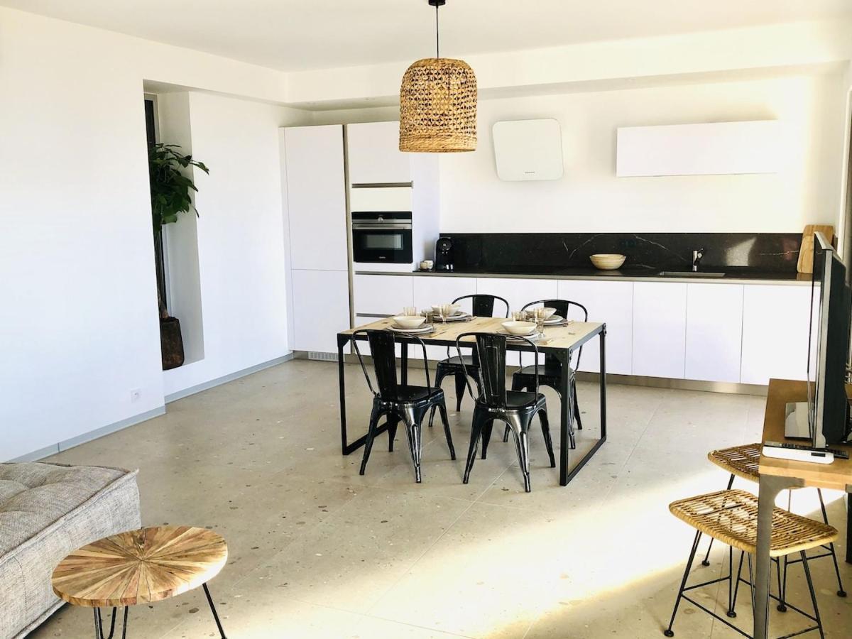 Appartement T3 Lumineux Traversant Totalement Neuf En Face De La Plage Front De Mer Vue Sur Les Iles Vue Mer Panoramique Assuree Residence De La Plage Centre Ville Du Lavandou 3Eme Etage Avec Ascenseur Appartement T3 Ле-Лаванду Экстерьер фото