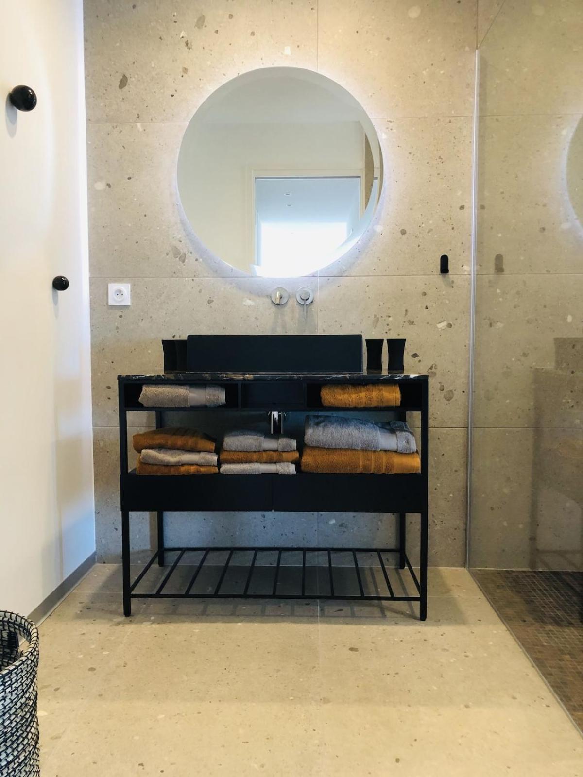 Appartement T3 Lumineux Traversant Totalement Neuf En Face De La Plage Front De Mer Vue Sur Les Iles Vue Mer Panoramique Assuree Residence De La Plage Centre Ville Du Lavandou 3Eme Etage Avec Ascenseur Appartement T3 Ле-Лаванду Экстерьер фото