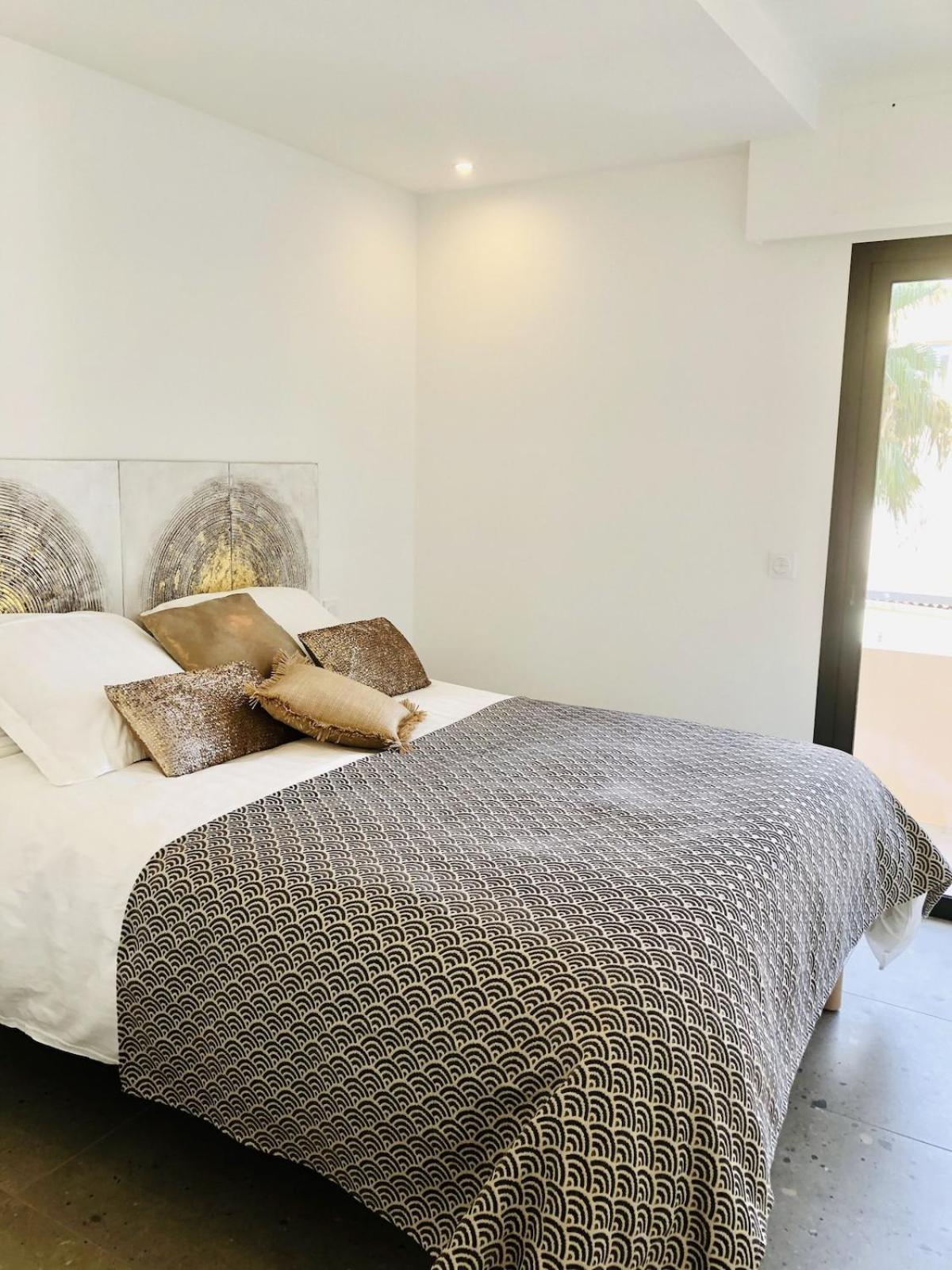 Appartement T3 Lumineux Traversant Totalement Neuf En Face De La Plage Front De Mer Vue Sur Les Iles Vue Mer Panoramique Assuree Residence De La Plage Centre Ville Du Lavandou 3Eme Etage Avec Ascenseur Appartement T3 Ле-Лаванду Экстерьер фото