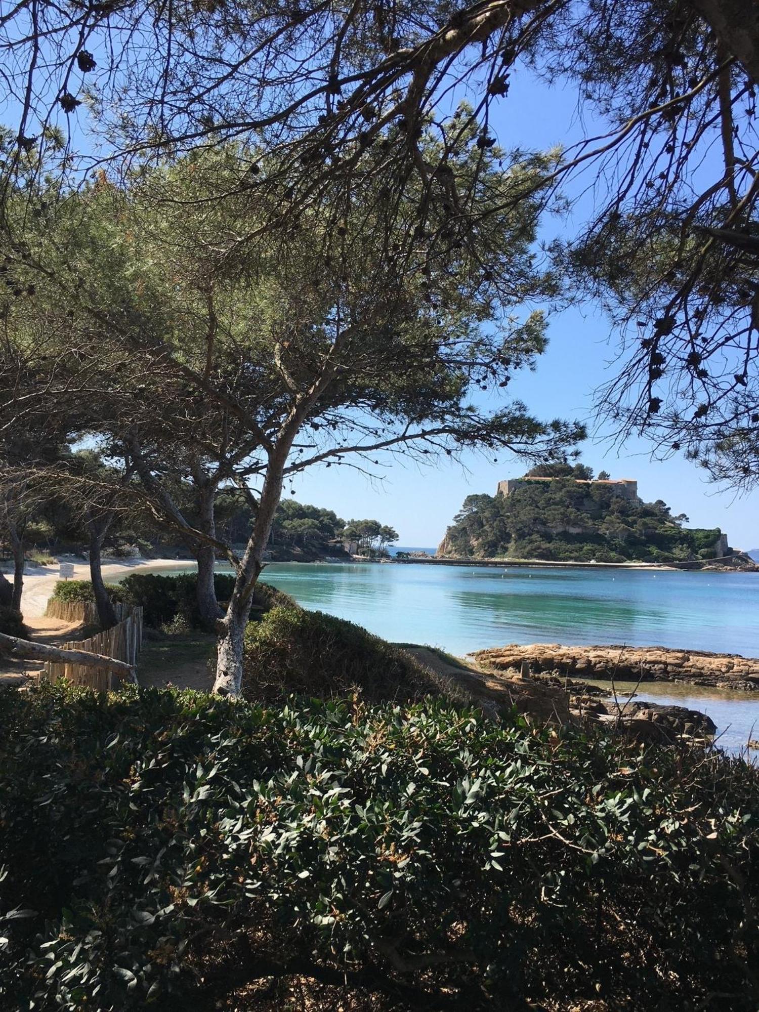 Appartement T3 Lumineux Traversant Totalement Neuf En Face De La Plage Front De Mer Vue Sur Les Iles Vue Mer Panoramique Assuree Residence De La Plage Centre Ville Du Lavandou 3Eme Etage Avec Ascenseur Appartement T3 Ле-Лаванду Экстерьер фото