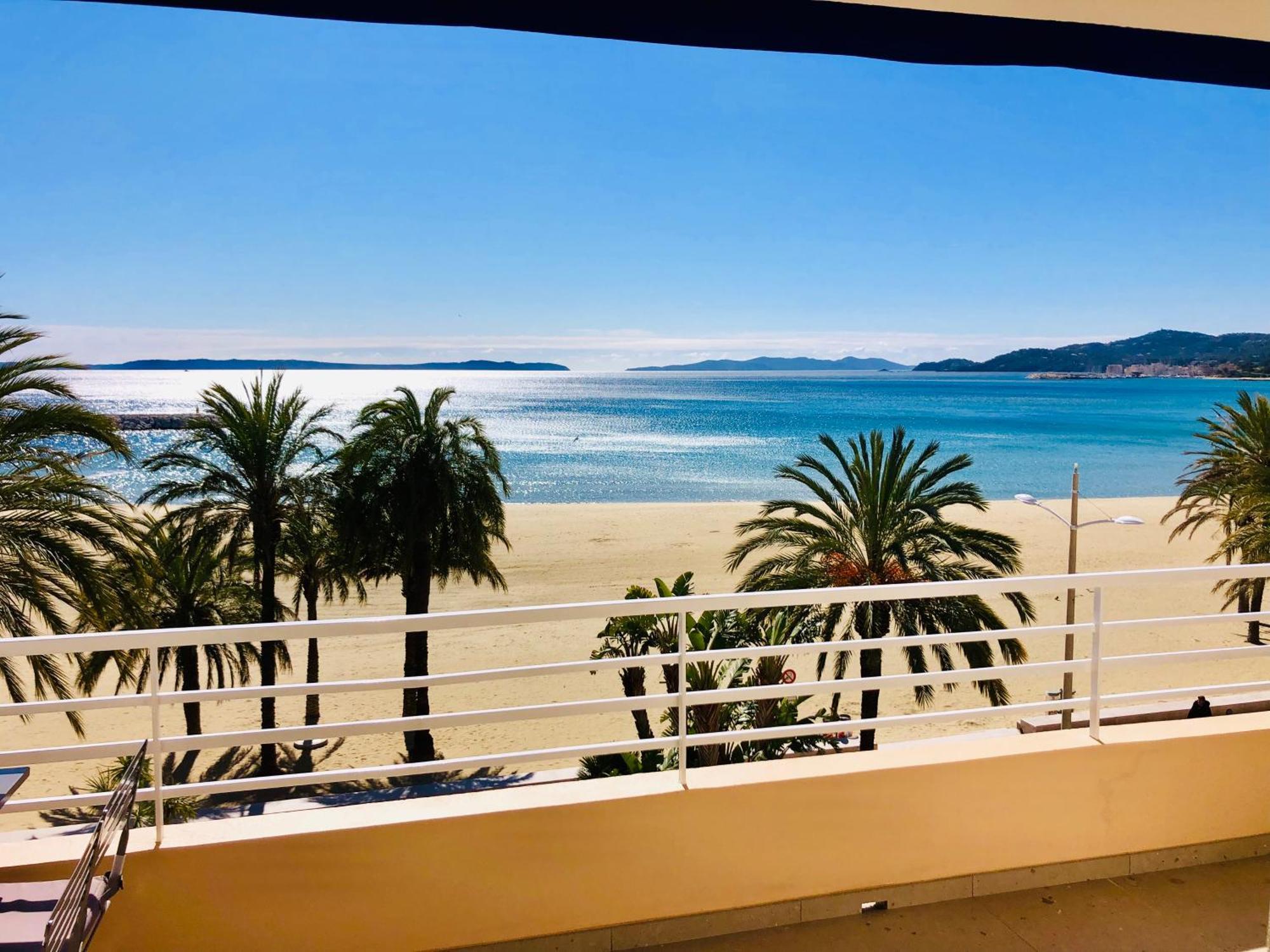 Appartement T3 Lumineux Traversant Totalement Neuf En Face De La Plage Front De Mer Vue Sur Les Iles Vue Mer Panoramique Assuree Residence De La Plage Centre Ville Du Lavandou 3Eme Etage Avec Ascenseur Appartement T3 Ле-Лаванду Экстерьер фото