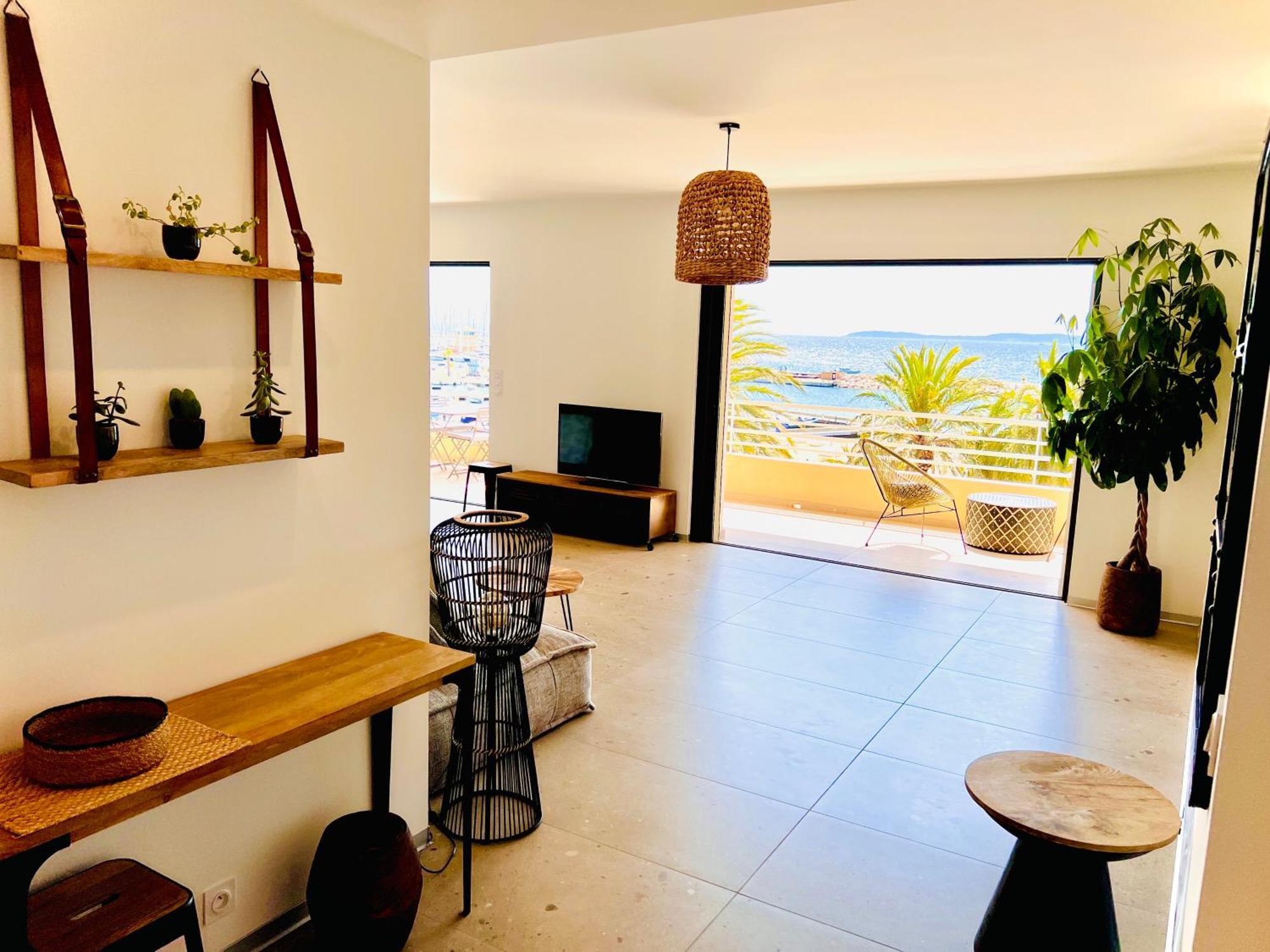 Appartement T3 Lumineux Traversant Totalement Neuf En Face De La Plage Front De Mer Vue Sur Les Iles Vue Mer Panoramique Assuree Residence De La Plage Centre Ville Du Lavandou 3Eme Etage Avec Ascenseur Appartement T3 Ле-Лаванду Экстерьер фото