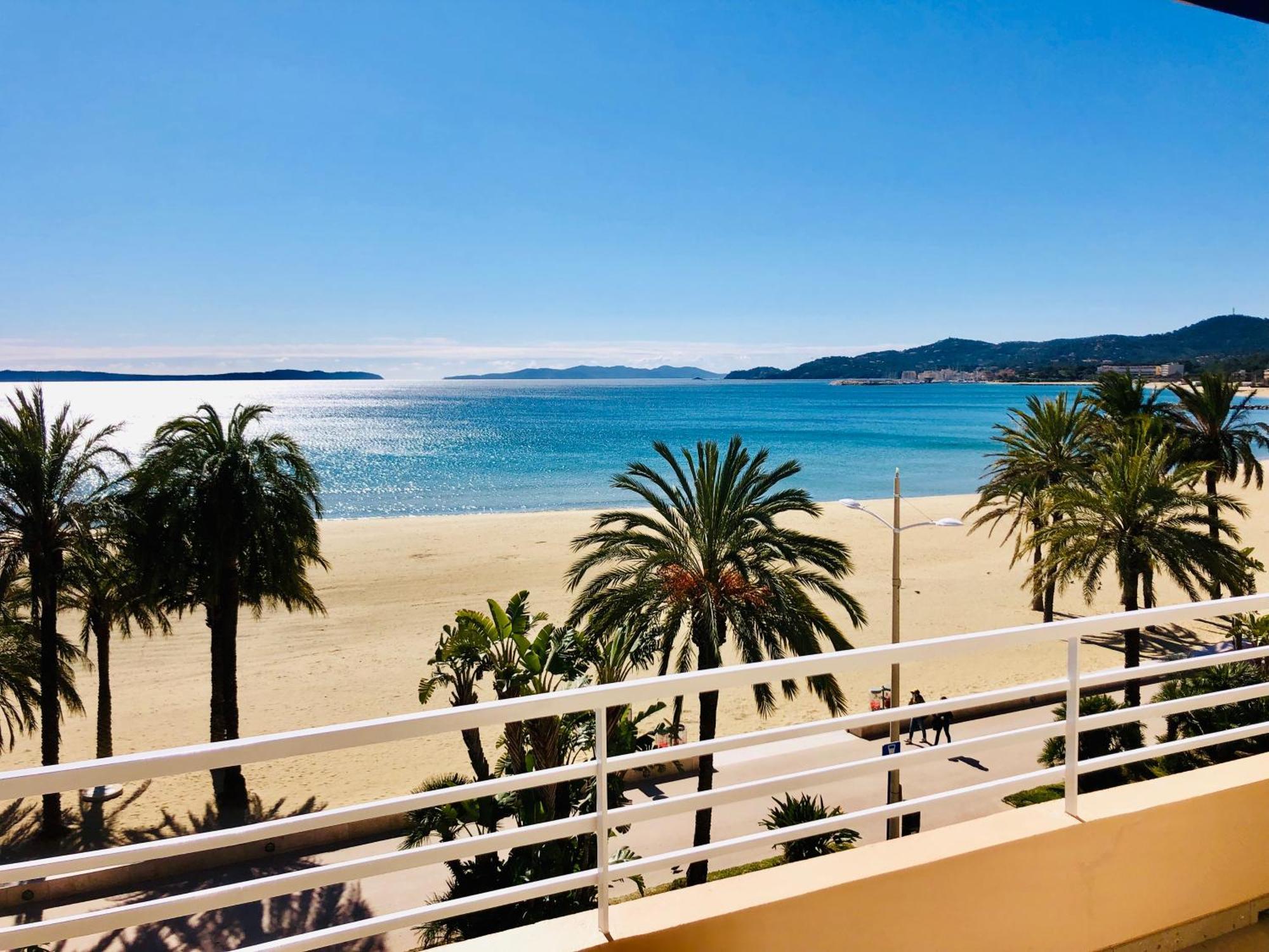 Appartement T3 Lumineux Traversant Totalement Neuf En Face De La Plage Front De Mer Vue Sur Les Iles Vue Mer Panoramique Assuree Residence De La Plage Centre Ville Du Lavandou 3Eme Etage Avec Ascenseur Appartement T3 Ле-Лаванду Экстерьер фото