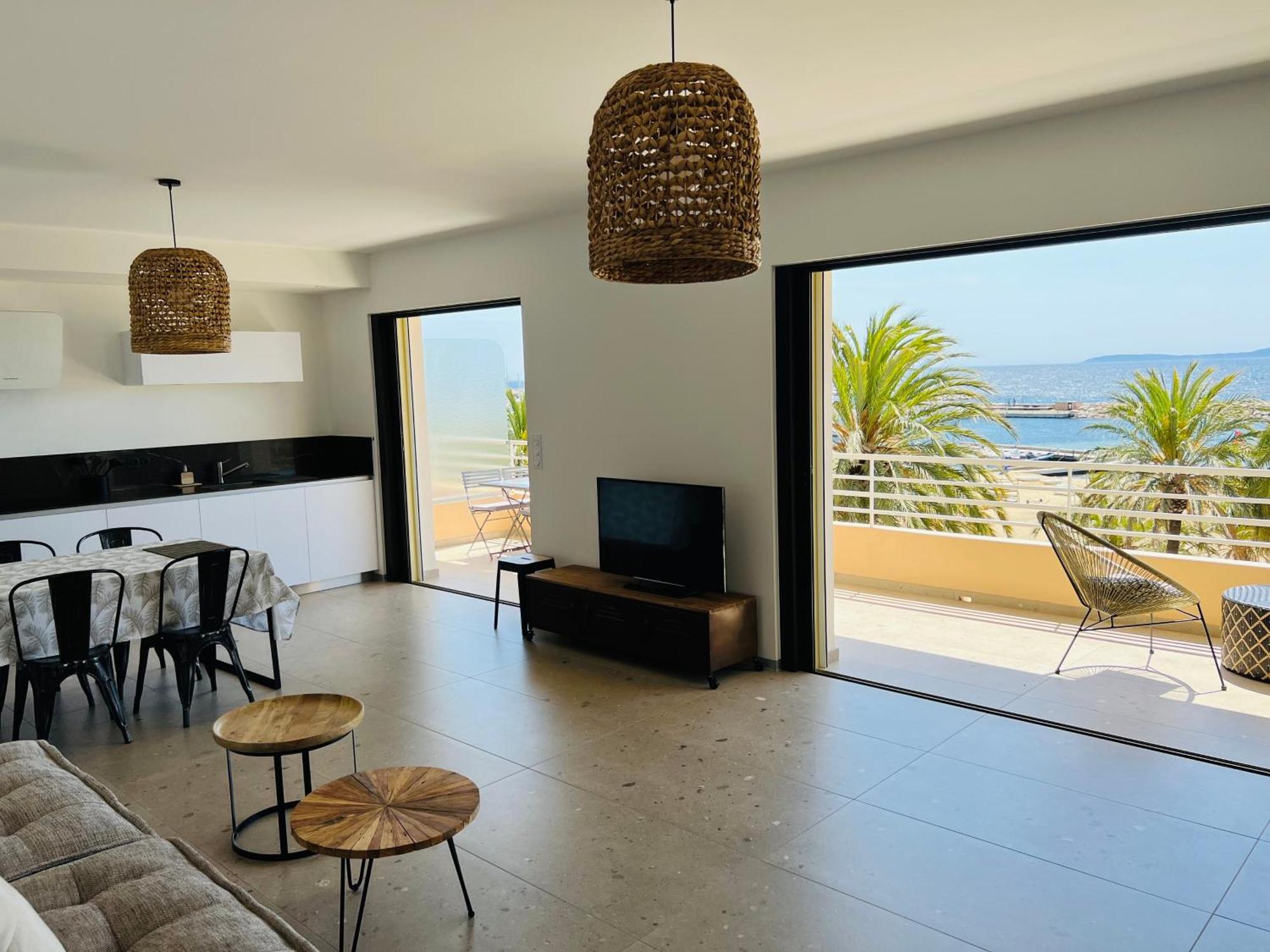 Appartement T3 Lumineux Traversant Totalement Neuf En Face De La Plage Front De Mer Vue Sur Les Iles Vue Mer Panoramique Assuree Residence De La Plage Centre Ville Du Lavandou 3Eme Etage Avec Ascenseur Appartement T3 Ле-Лаванду Экстерьер фото