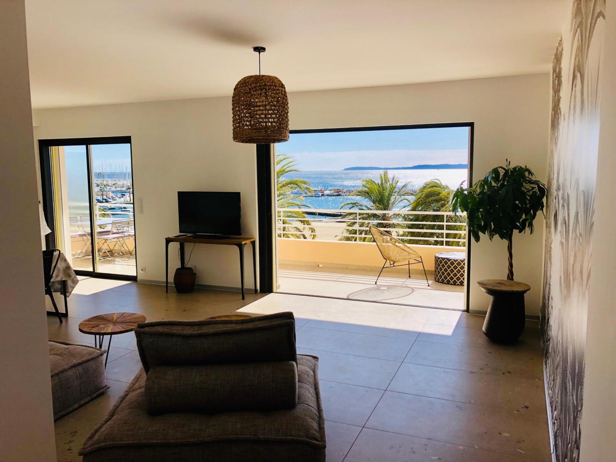 Appartement T3 Lumineux Traversant Totalement Neuf En Face De La Plage Front De Mer Vue Sur Les Iles Vue Mer Panoramique Assuree Residence De La Plage Centre Ville Du Lavandou 3Eme Etage Avec Ascenseur Appartement T3 Ле-Лаванду Экстерьер фото